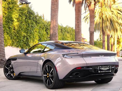 2023 Aston Martin DB11 V8