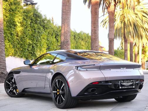 2023 Aston Martin DB11 V8