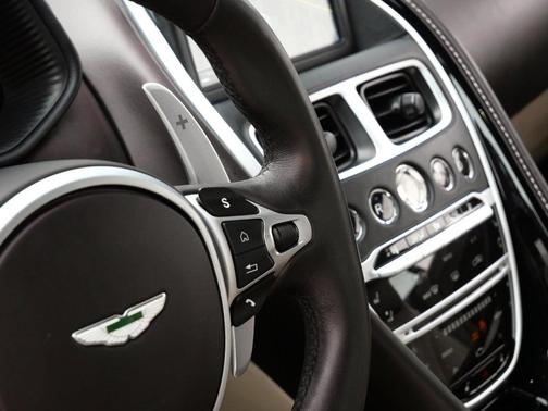 2023 Aston Martin DB11 V8