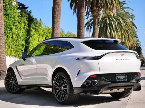 2026 Aston Martin DBX 707
