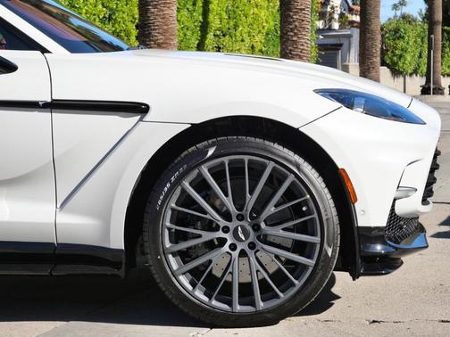 2026 Aston Martin DBX 707