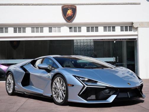 2025 Lamborghini Revuelto 