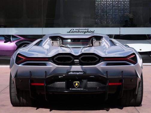 2025 Lamborghini Revuelto 