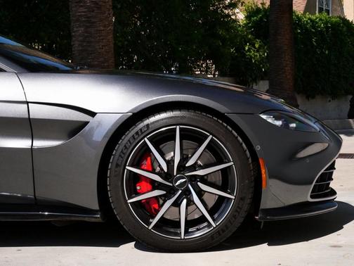 2019 Aston Martin Vantage Base