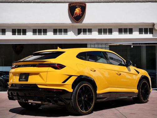 2023 Lamborghini Urus S