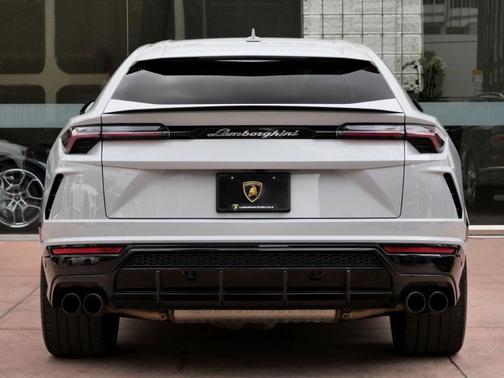 2022 Lamborghini Urus Graphite Capsule