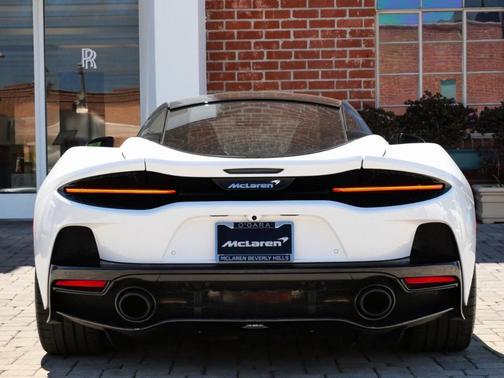 2022 McLaren GT Base