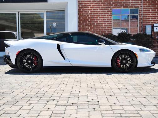 2022 McLaren GT Base