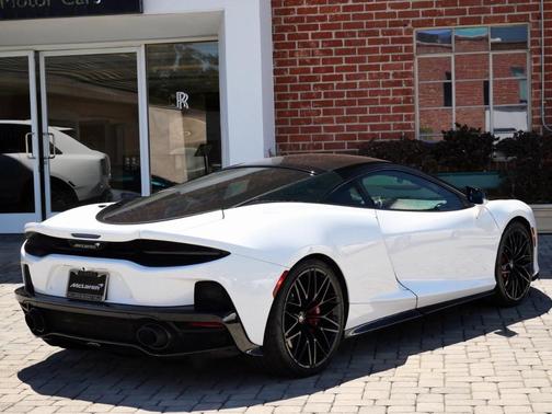2022 McLaren GT Base