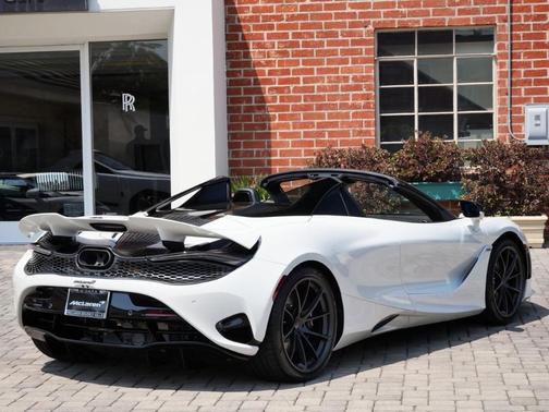 2026 McLaren 750S 