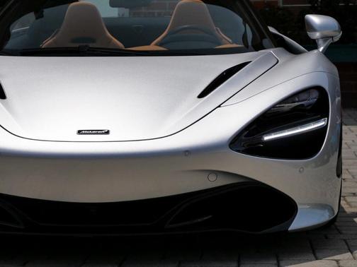 2022 McLaren 720S Luxury