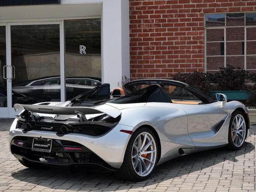 2022 McLaren 720S Luxury