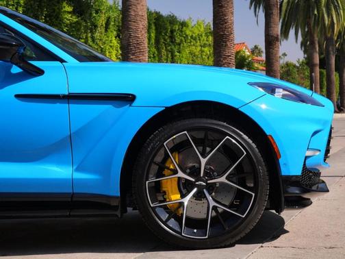 2025 Aston Martin DBX 707