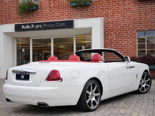 2017 Rolls-Royce Dawn Base