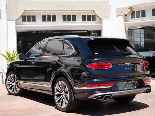 2025 Bentley Bentayga V8