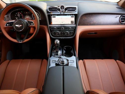 2025 Bentley Bentayga V8