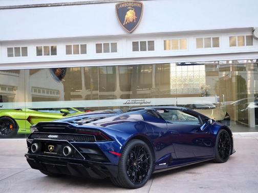 2023 Lamborghini Huracan EVO Base