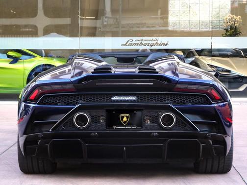 2023 Lamborghini Huracan EVO Base