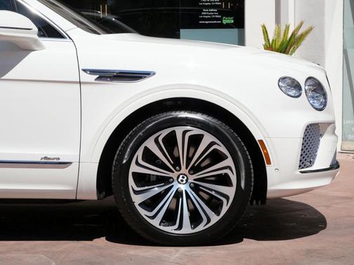 2025 Bentley Bentayga V8