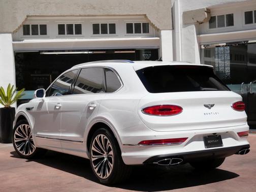 2025 Bentley Bentayga V8