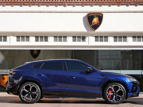 2021 Lamborghini Urus Graphite Capsule