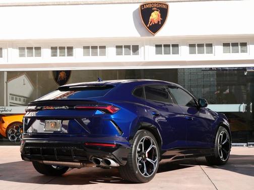 2021 Lamborghini Urus Graphite Capsule