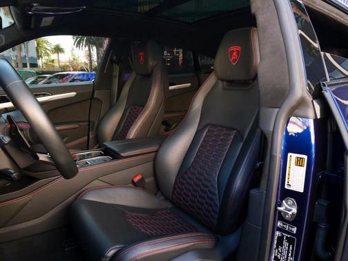 2021 Lamborghini Urus Graphite Capsule