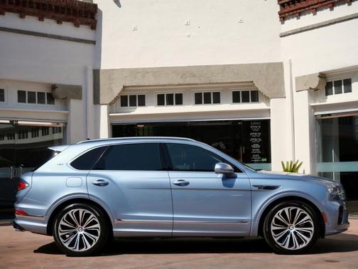 2022 Bentley Bentayga V8