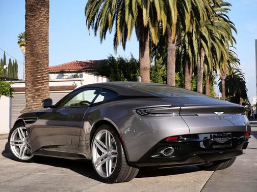2025 Aston Martin DB12
