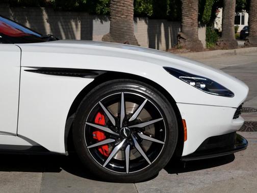 2021 Aston Martin DB11 Volante