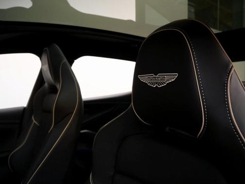 2025 Aston Martin DBX 707