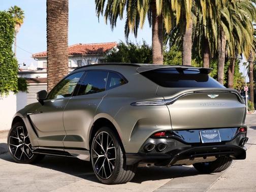 2025 Aston Martin DBX 707