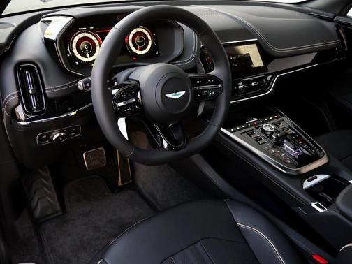 2025 Aston Martin DBX 707