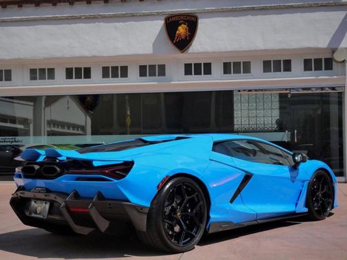 2024 Lamborghini Revuelto Base