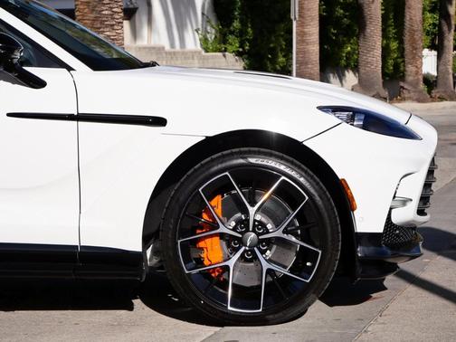 2025 Aston Martin DBX 707