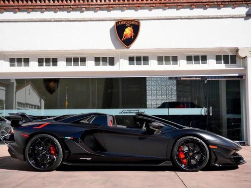 2021 Lamborghini Aventador SVJ