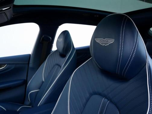 2025 Aston Martin DBX 707