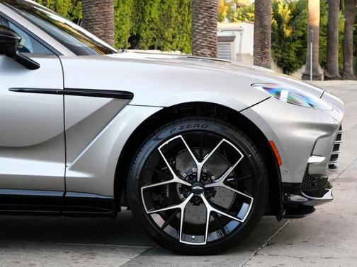 2025 Aston Martin DBX 707