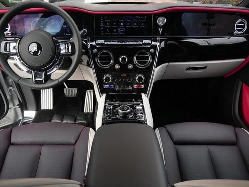 2025 Rolls-Royce Cullinan 