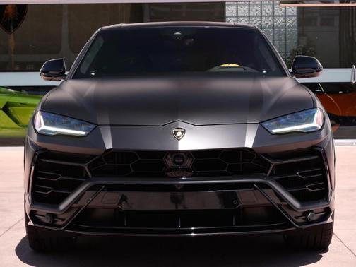 Bianco Icarus Metallic 2022 Lamborghini Urus