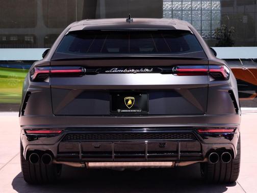 Bianco Icarus Metallic 2022 Lamborghini Urus