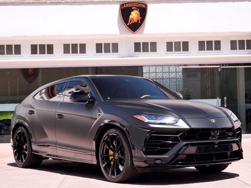 Bianco Icarus Metallic 2022 Lamborghini Urus