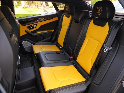 Bianco Icarus Metallic 2022 Lamborghini Urus