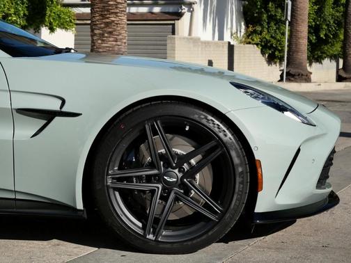 2025 Aston Martin Vantage Base