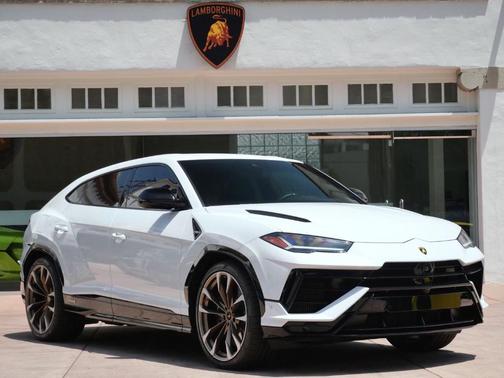 Bianco Icarus Metallic 2024 Lamborghini Urus S