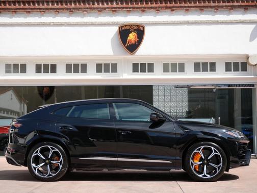 2020 Lamborghini Urus Base