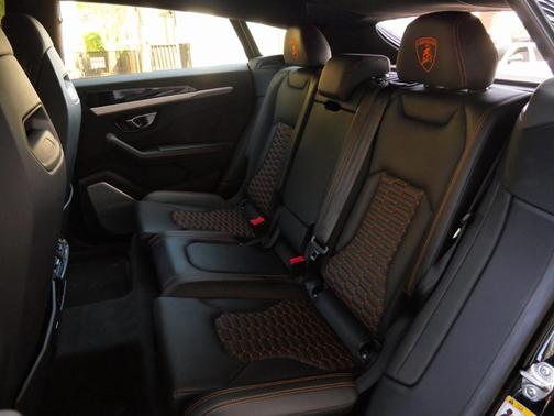 2020 Lamborghini Urus Base