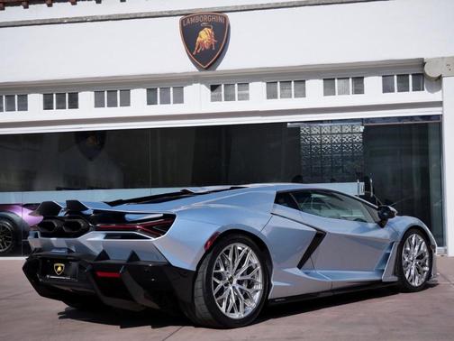 2025 Lamborghini Revuelto