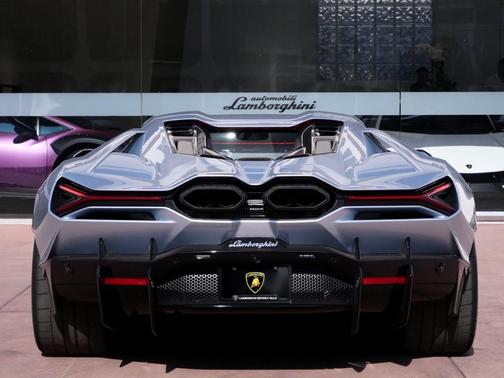 2025 Lamborghini Revuelto