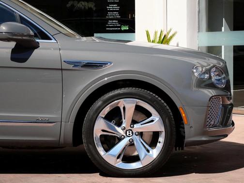 2025 Bentley Bentayga V8